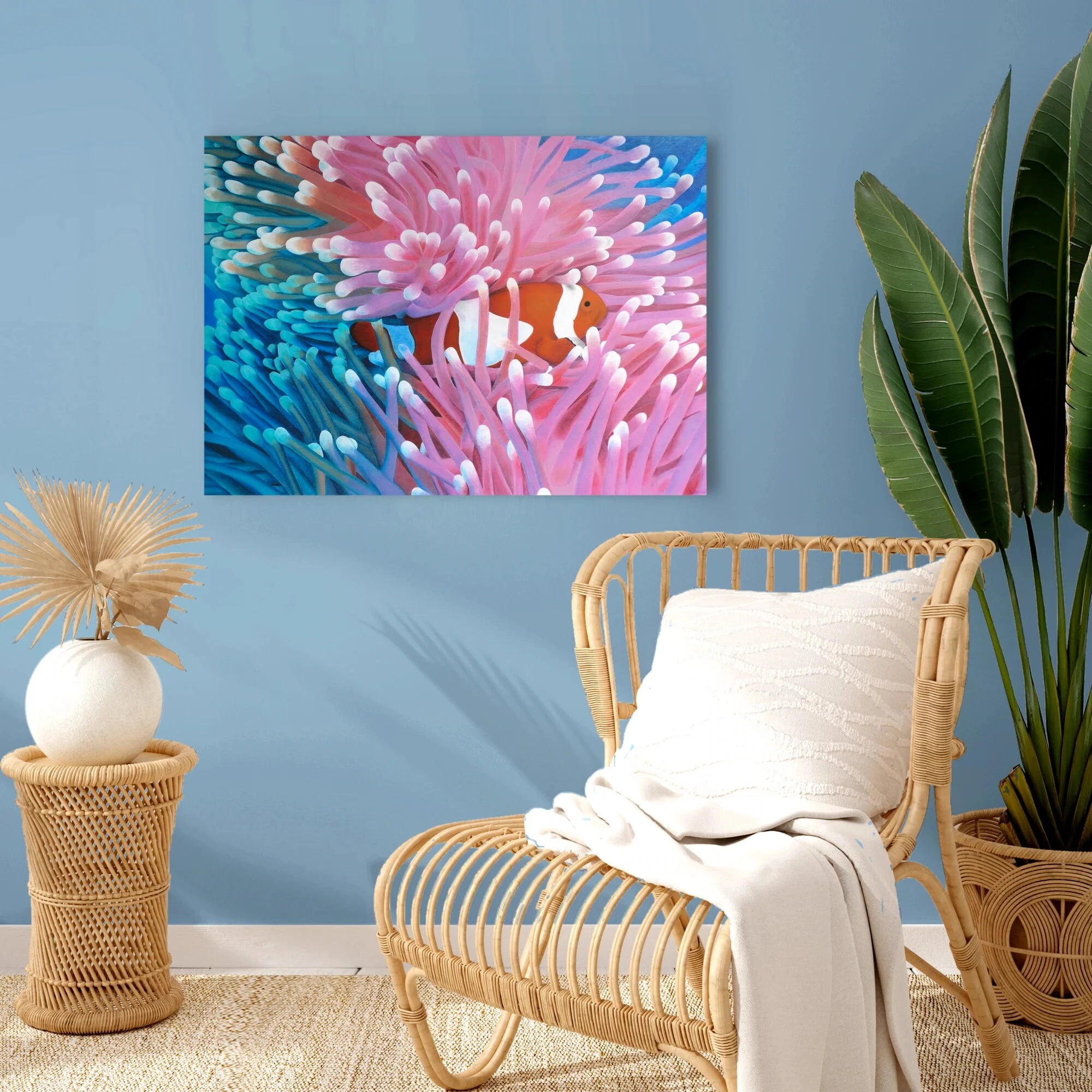 Décoration tropicale et exotique avec un Grand tableau d'un poisson exotique poisson-clown dans les anémones.