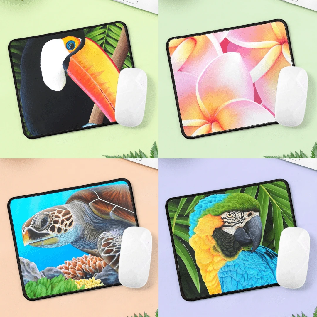 Tapis de souris tropical exotique, fleurs exotiques de frangipanier, toucan, tortue de mer, perroquet ararauna