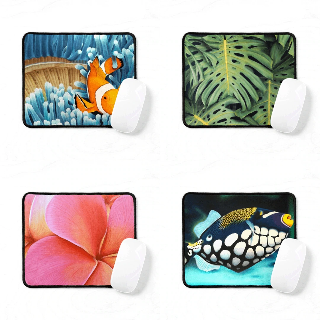 tapis de souris tropical exotique, poisson clown, feuillage monstera, fleur frangipanier, baliste clown