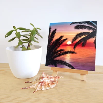 Peinture d'un coucher de soleil sur la mer avec des palmiers