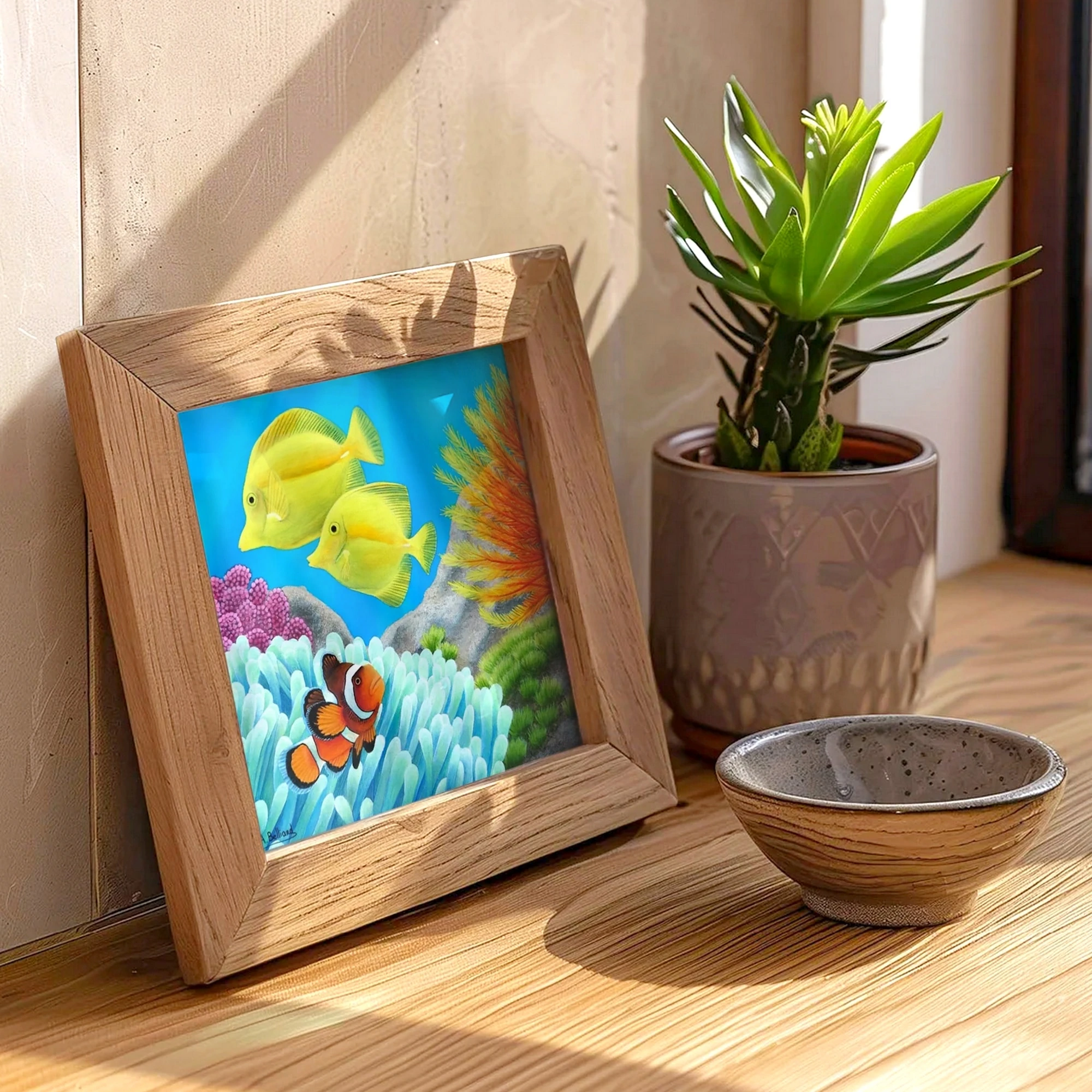 Impression d'art d'une peinture de poissons colorés dans les récifs de l'océan posée sur un meuble pour un style tropical exotique