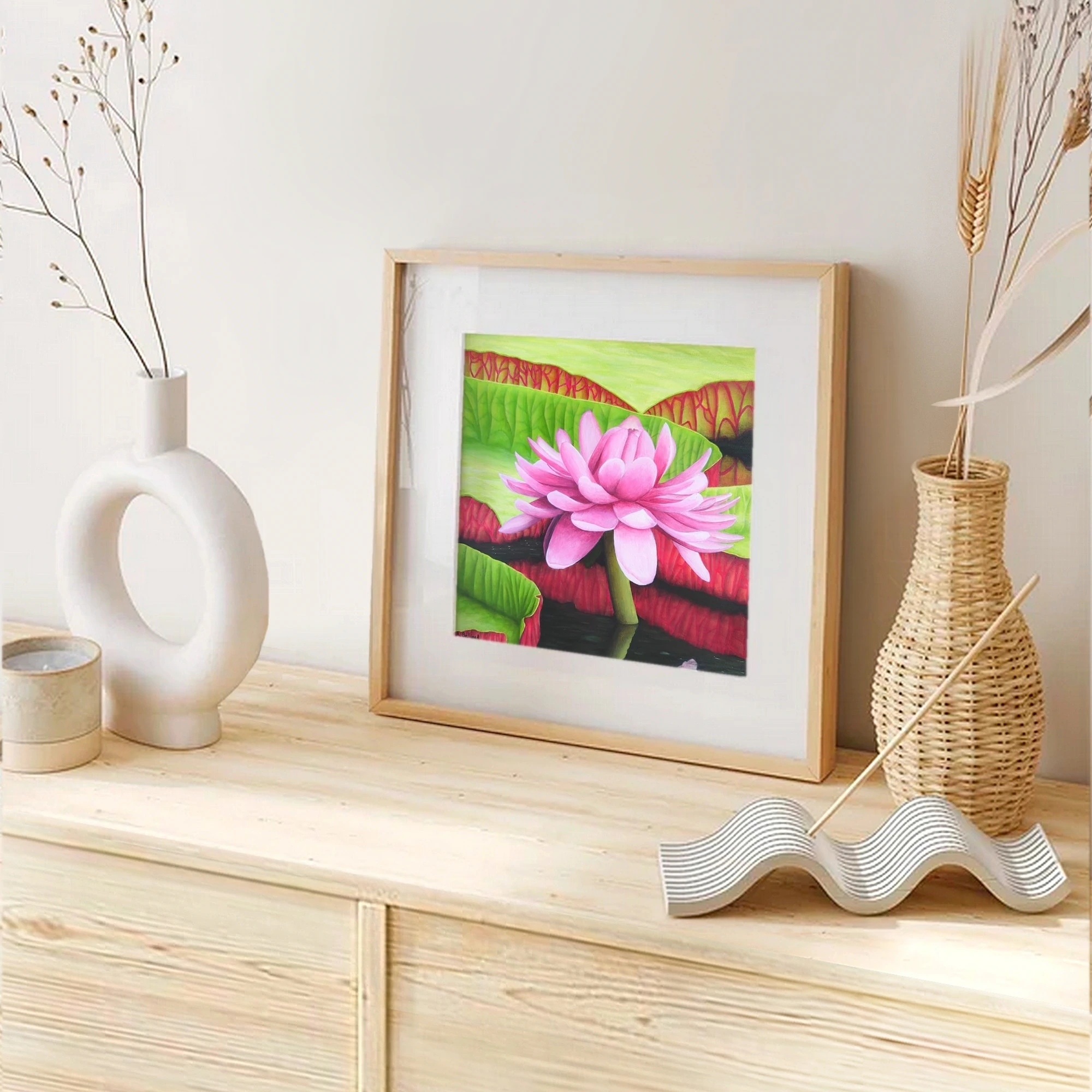 Impression d'art d'une peinture d'une fleur rose de nénuphar posée sur un meuble pour une décoration tropical exotique