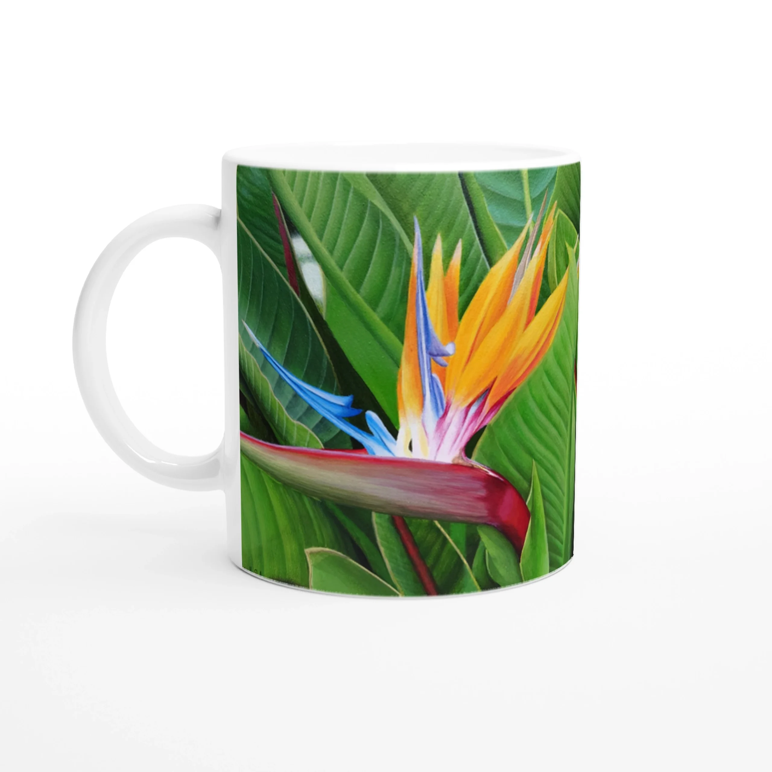 Tasse avec fleur de Strelitzia, vue latérale droite sur fond blanc, une illustration tropicale éclatante pour une touche exotique.