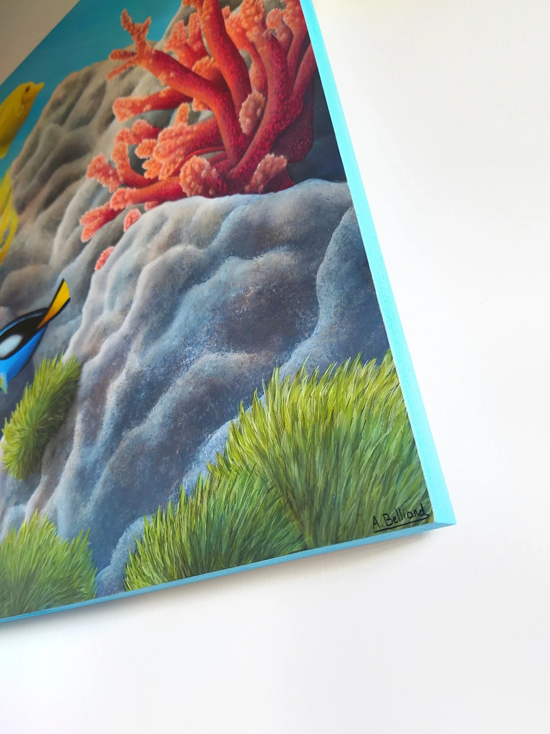 Grand tableau de poissons tropicaux dans les récifs colorés d'un océan de lumière signé par l'artiste peintre Aline Belliard.