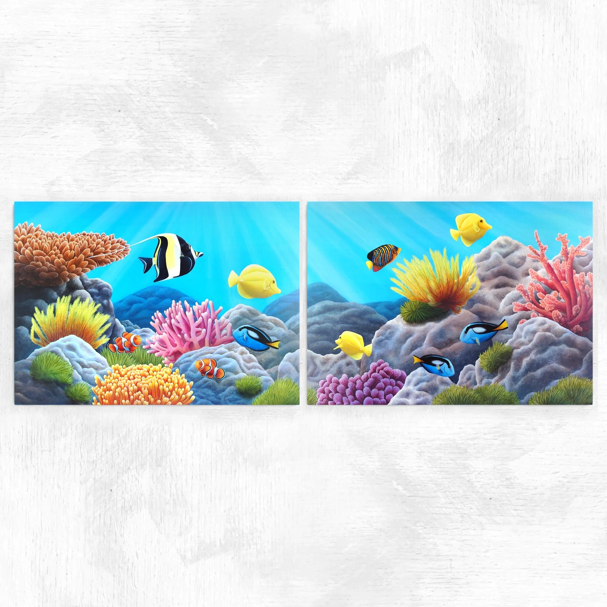 Grand tableau de poissons tropicaux dans les récifs colorés d'un océan de lumière réalisé par l'artiste peintre pastelliste Aline Belliard en peinture acrylique sur bois.