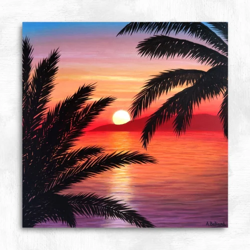 Petit tableau d'un coucher de soleil sur la mer, avec des feuilles de palmiers devant, réalisé par l'artiste peintre pastelliste Aline Belliard en peinture acrylique sur bois.