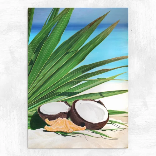 Grand tableau d'une noix de coco et feuille de palmier sur une plage exotique réalisé par l'artiste peintre pastelliste Aline Belliard en peinture acrylique sur bois.
